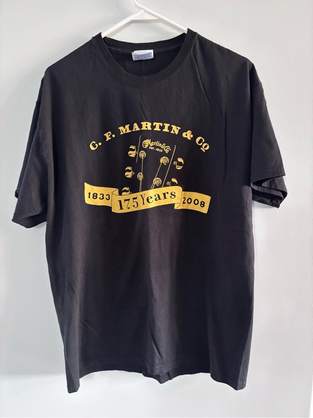 C.F. Martin Guitars T-Shirt Men’s size Large 175th anniversary 2008 tee GUC